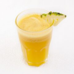 Como fazer suco detox de abacaxi para emagrecer (Receita com maçã, gengibre, hortelã e limão)